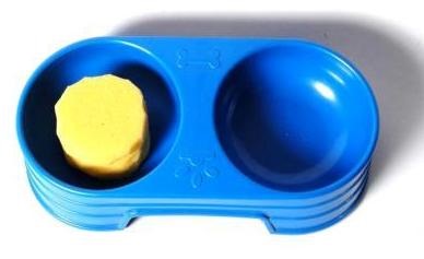 TRANSFERING WATER USING DOG DISH(Dog dish with two compartment, sponge,plastic tray with mop cloth